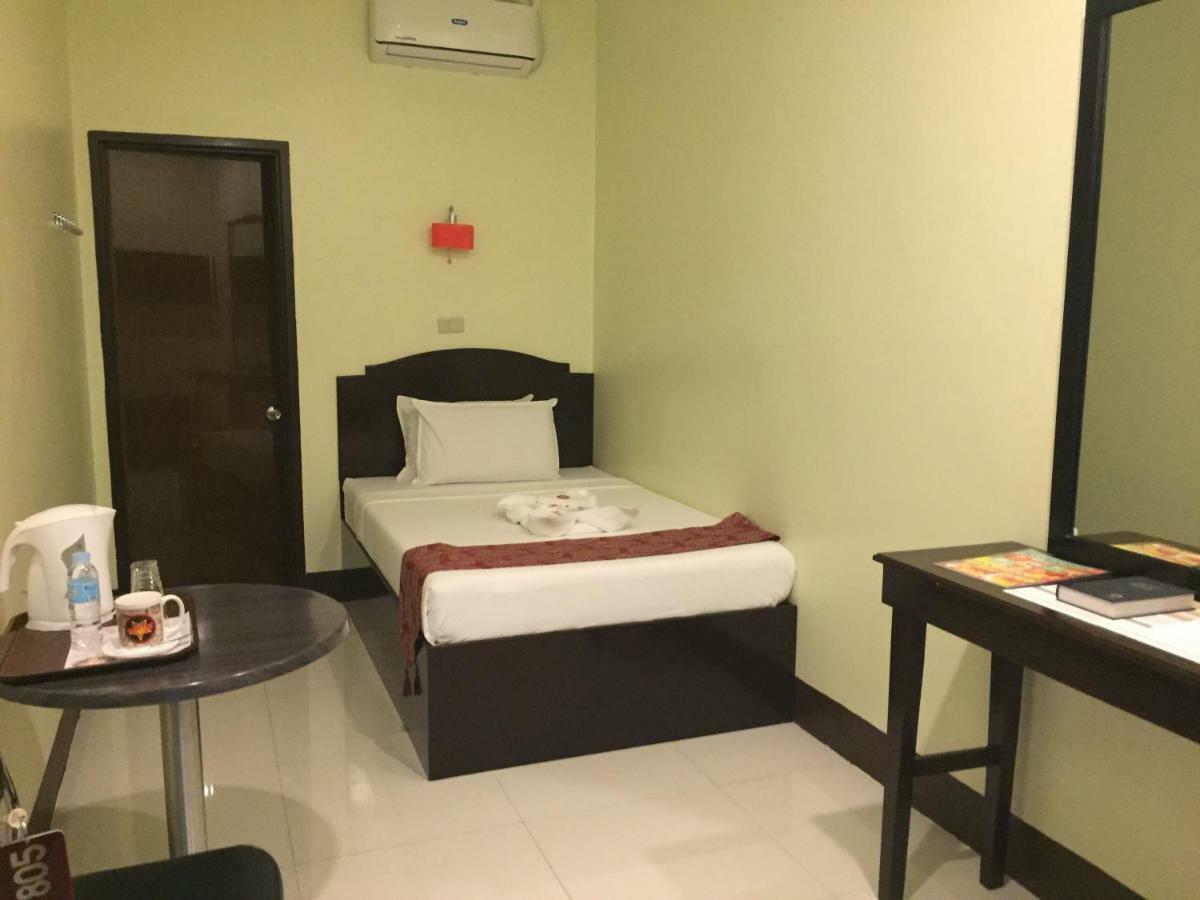 Hollywood Suites General Santos City Eksteriør bilde