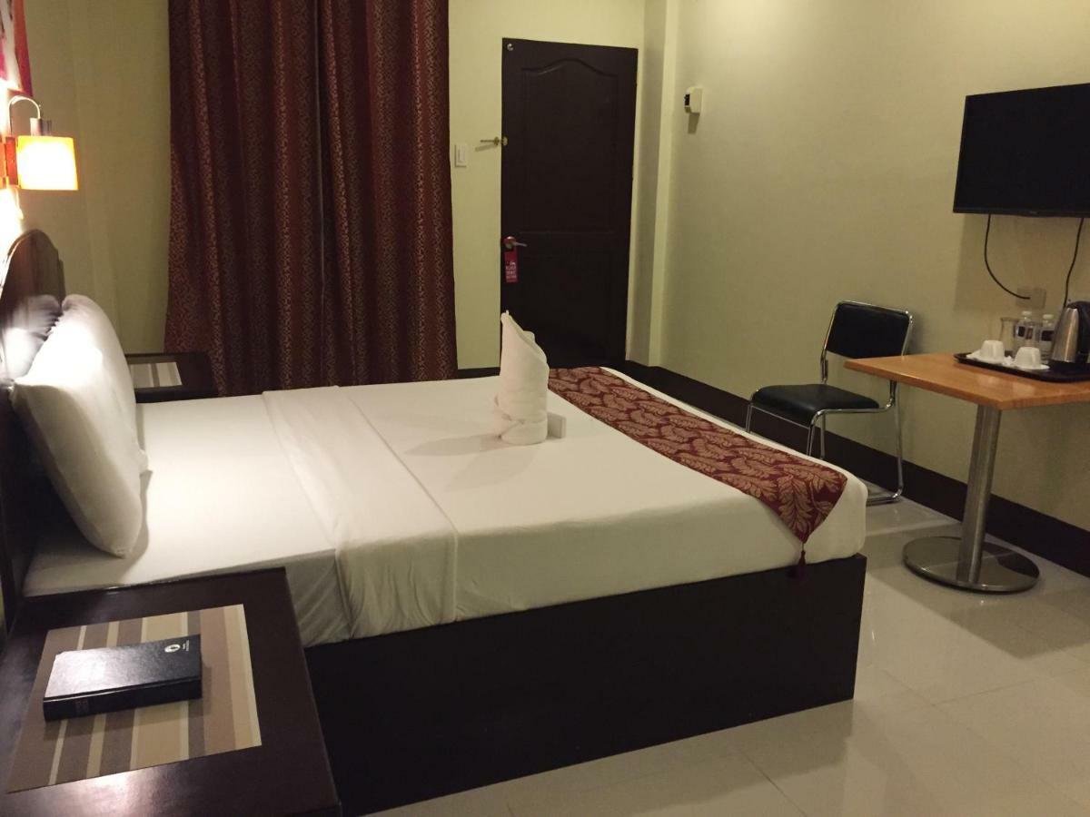 Hollywood Suites General Santos City Eksteriør bilde
